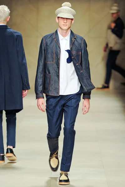 Look 17